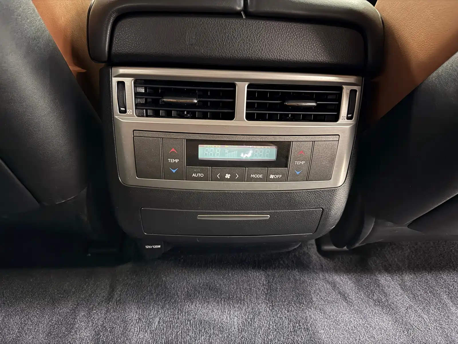 Фото 13 - Lexus LX