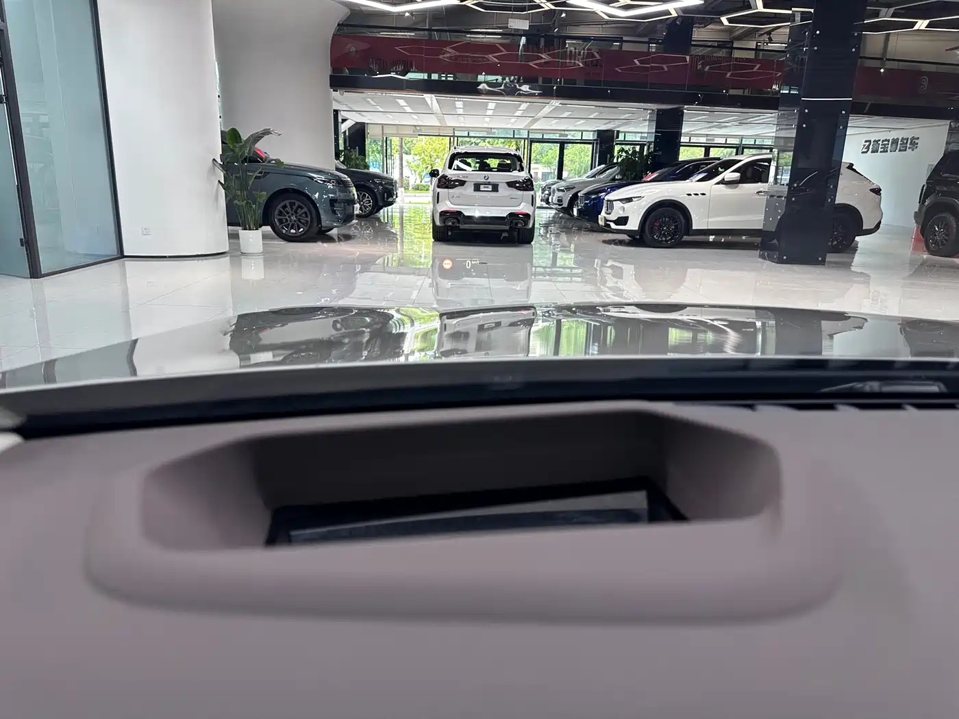 BMW 5 Series 2023 530Li Premium Luxury Package фото 7