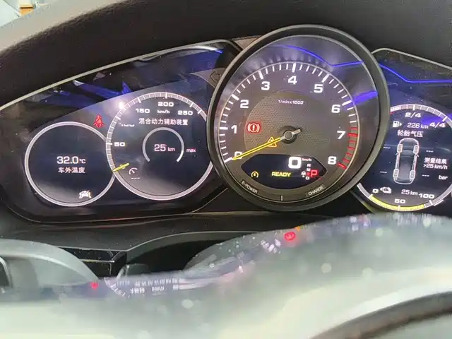 Porsche Cayenne New Energy 2019 Cayenne E-Hybrid 2.0T — фото 4