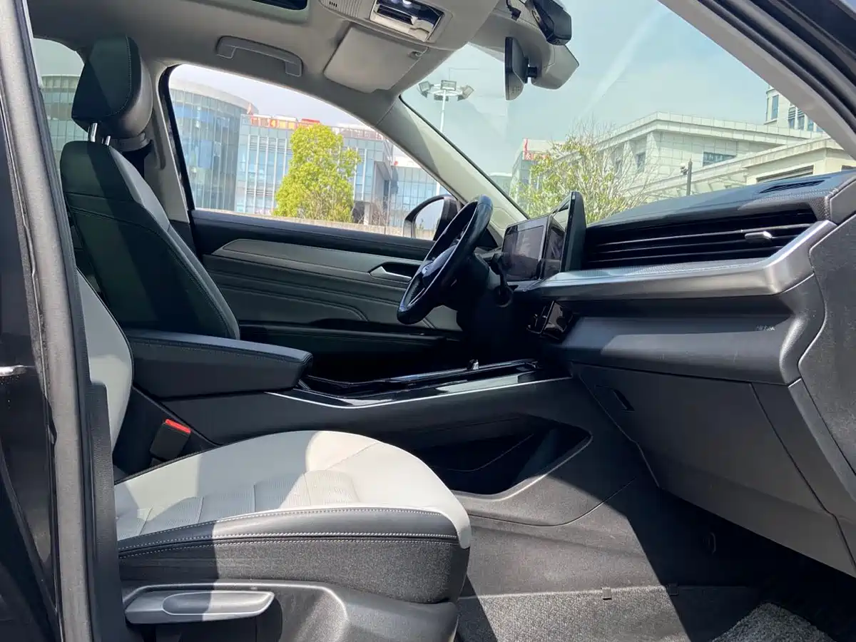 Volkswagen Talagon 2023 330TSI Luxury Touring Edition фото 10