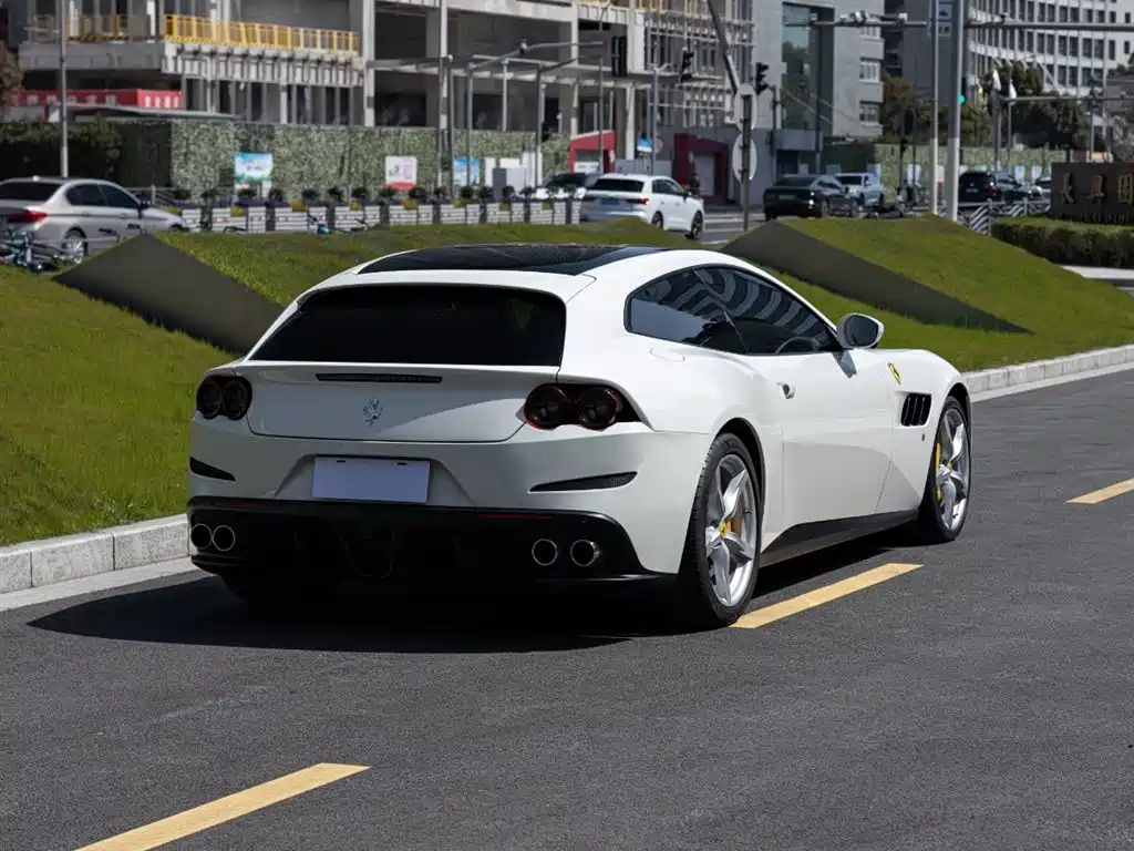 Ferrari GTC4Lusso 2019 2017 3.9T V8