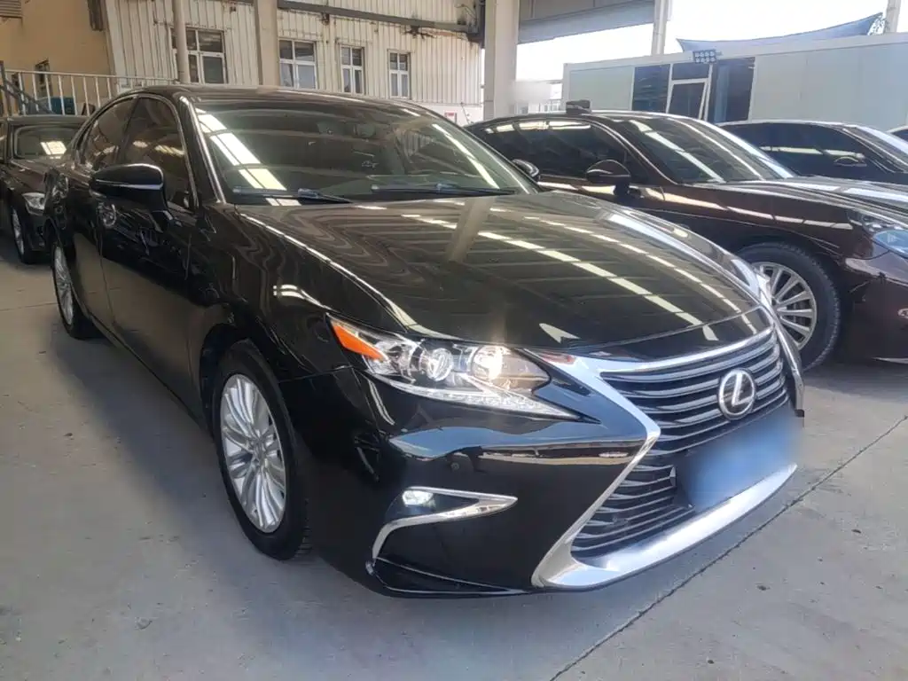 Фото 4 - Lexus ES