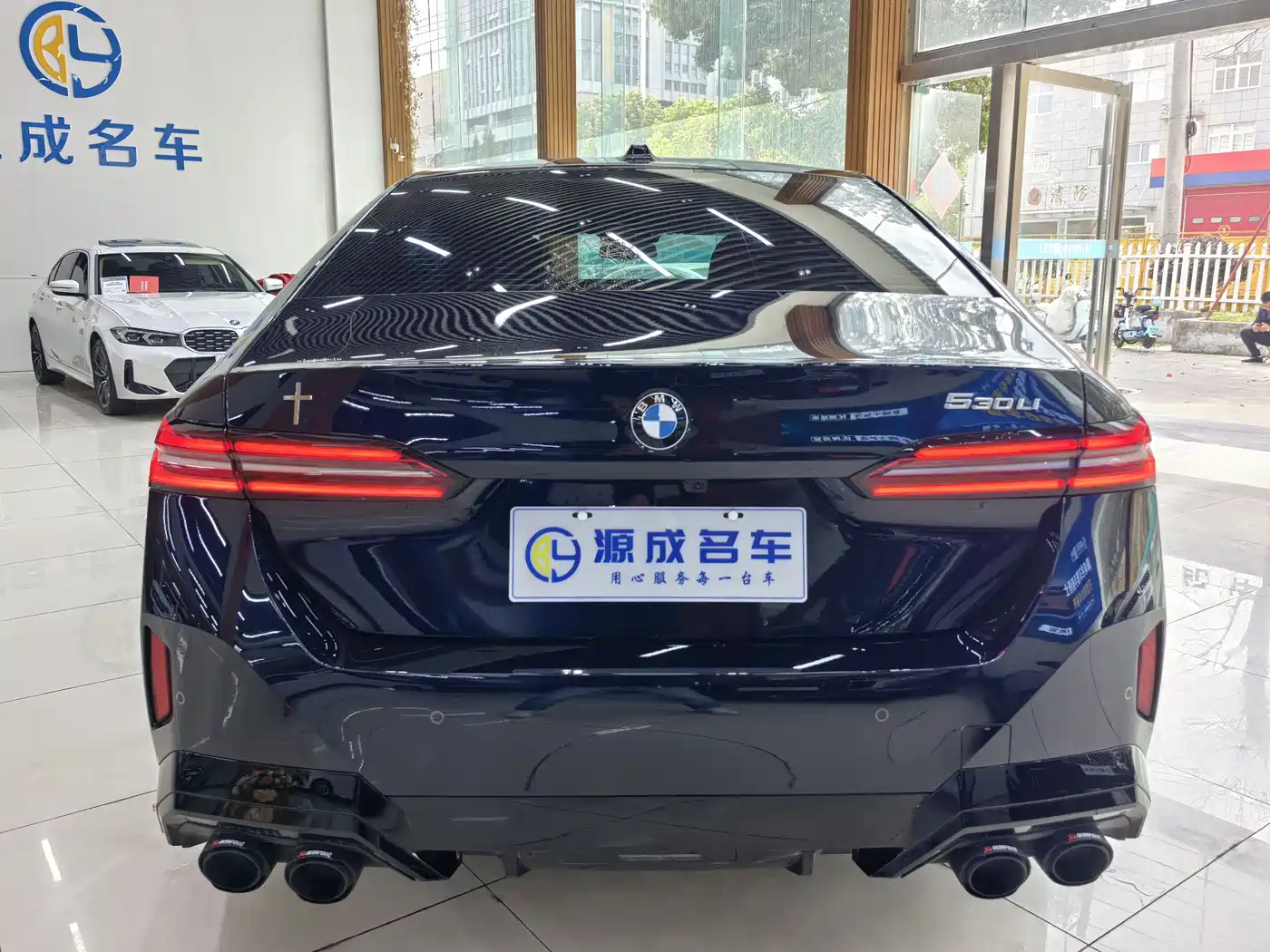 BMW 5 Series 2025 530Li Leading M Sport Package фото 5