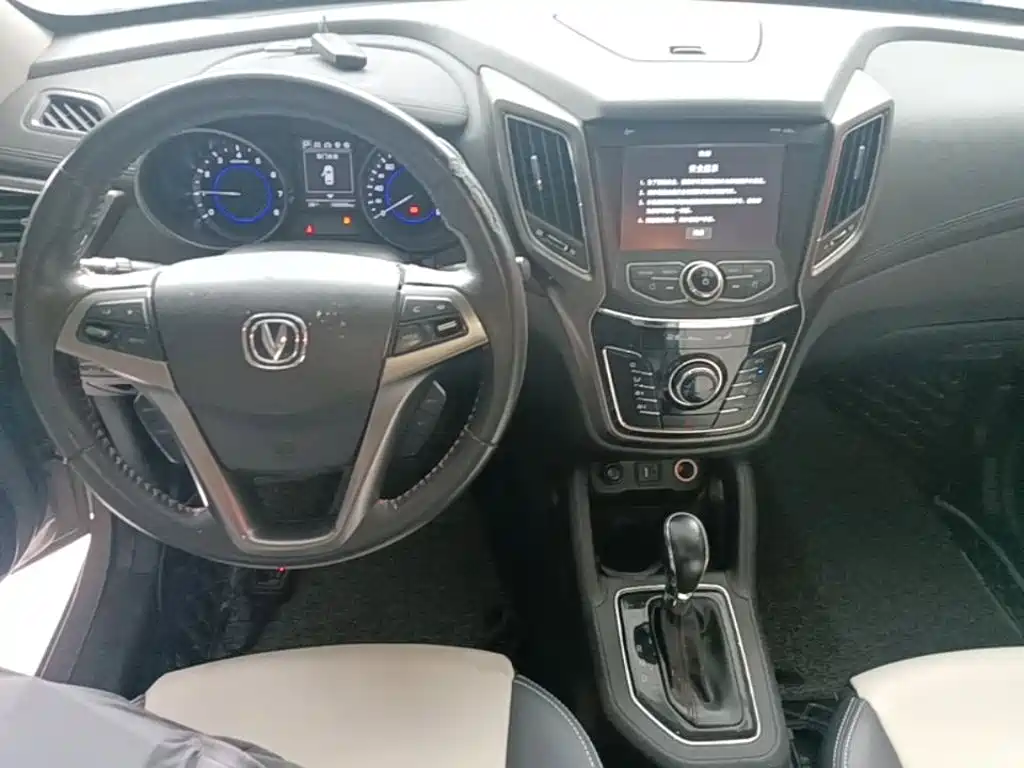 Фото 10 - Changan CS35