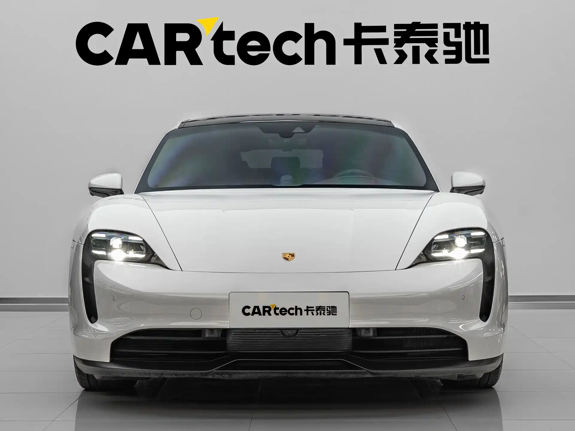 صورة 2 - Porsche Taycan