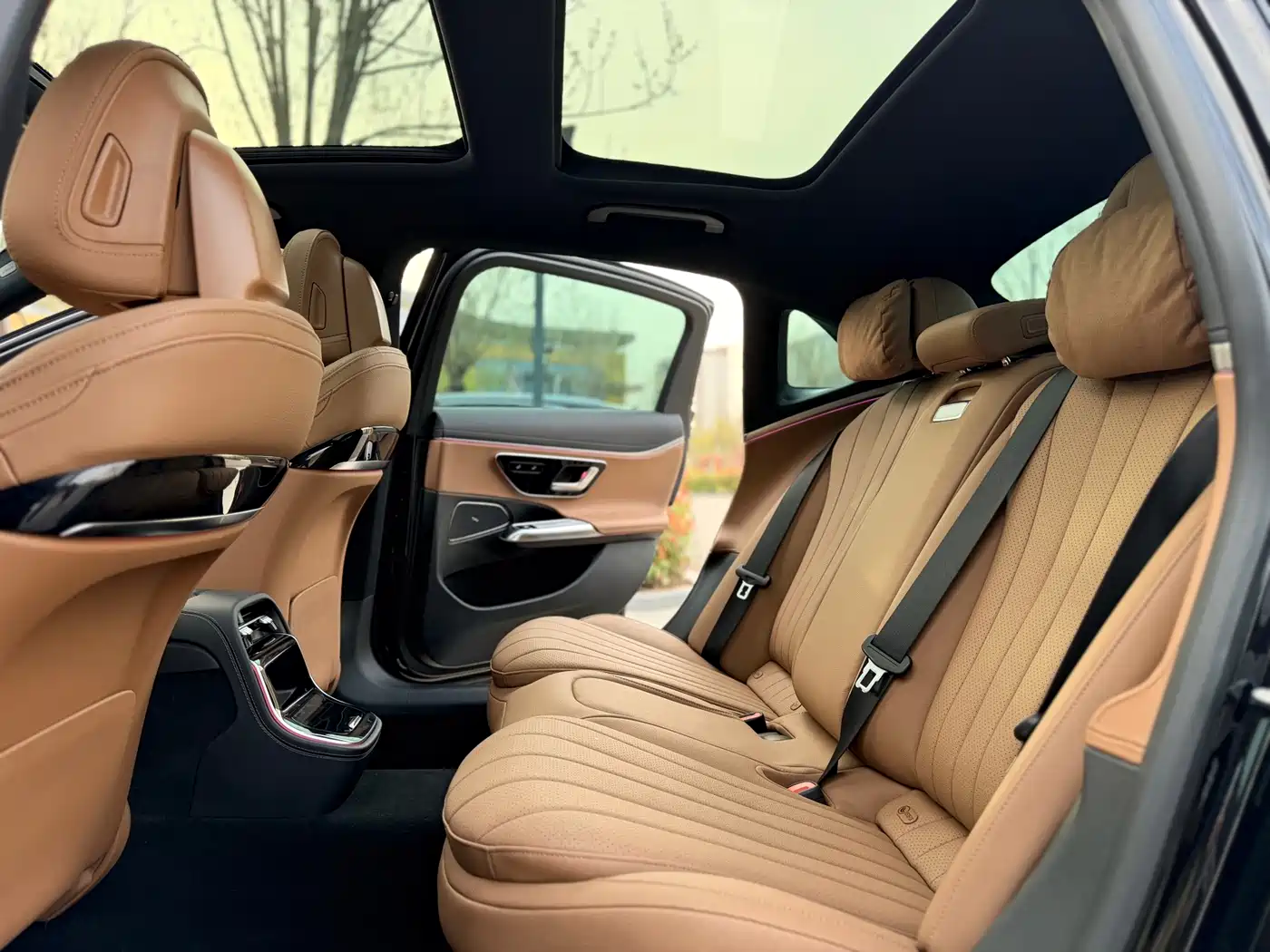 Mercedes-Benz E-Class 2024 Model E 260 L фото 8