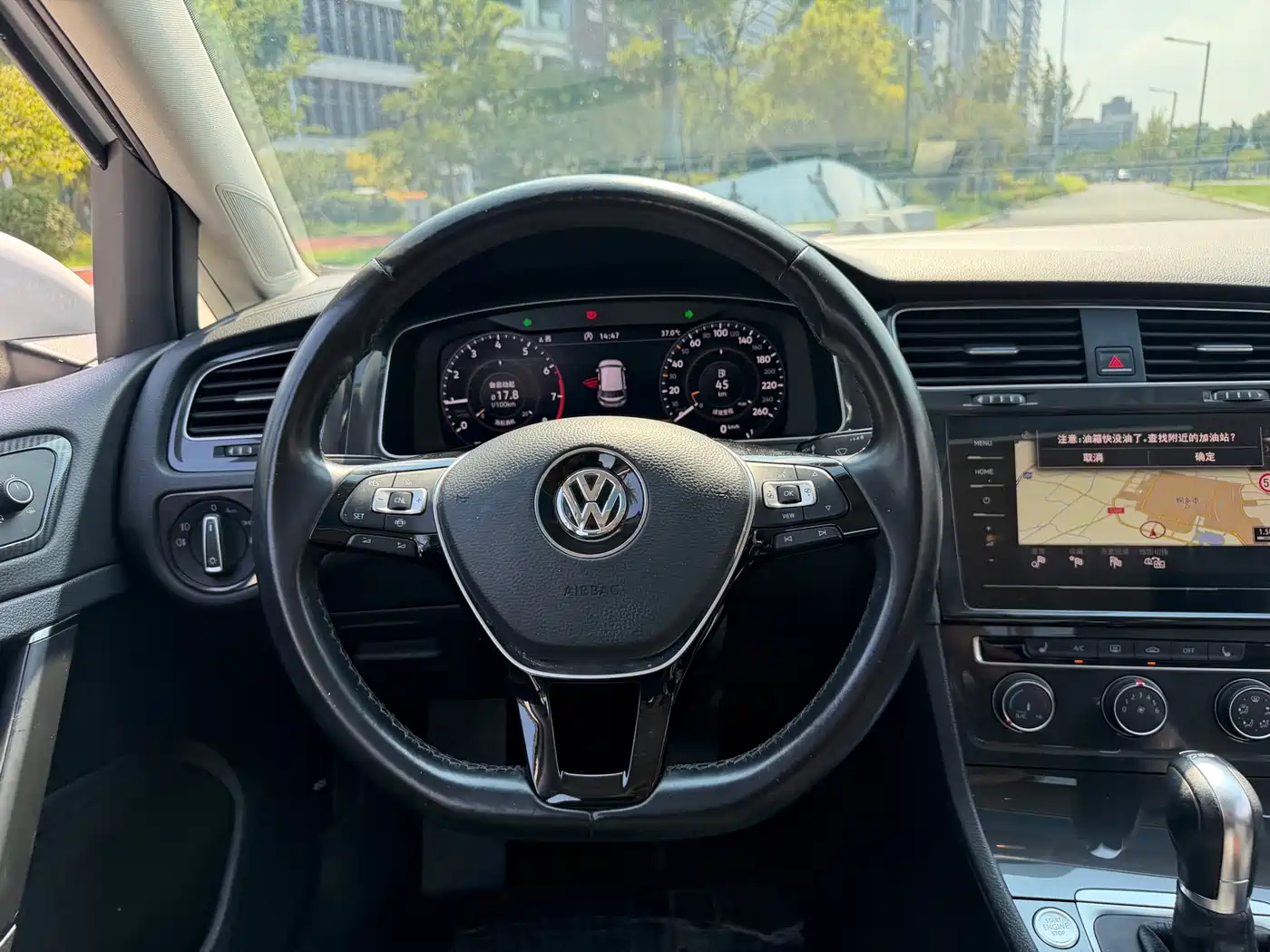 Фото 13 - Volkswagen Golf