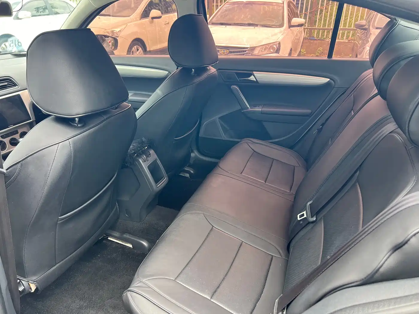 Volkswagen Lavida 2013 Facelift Classic 1.6L Automatic Trend фото 4