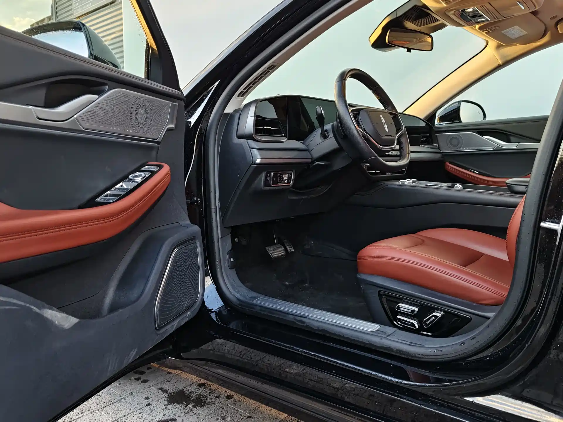 Photo 9 - Lincoln Z