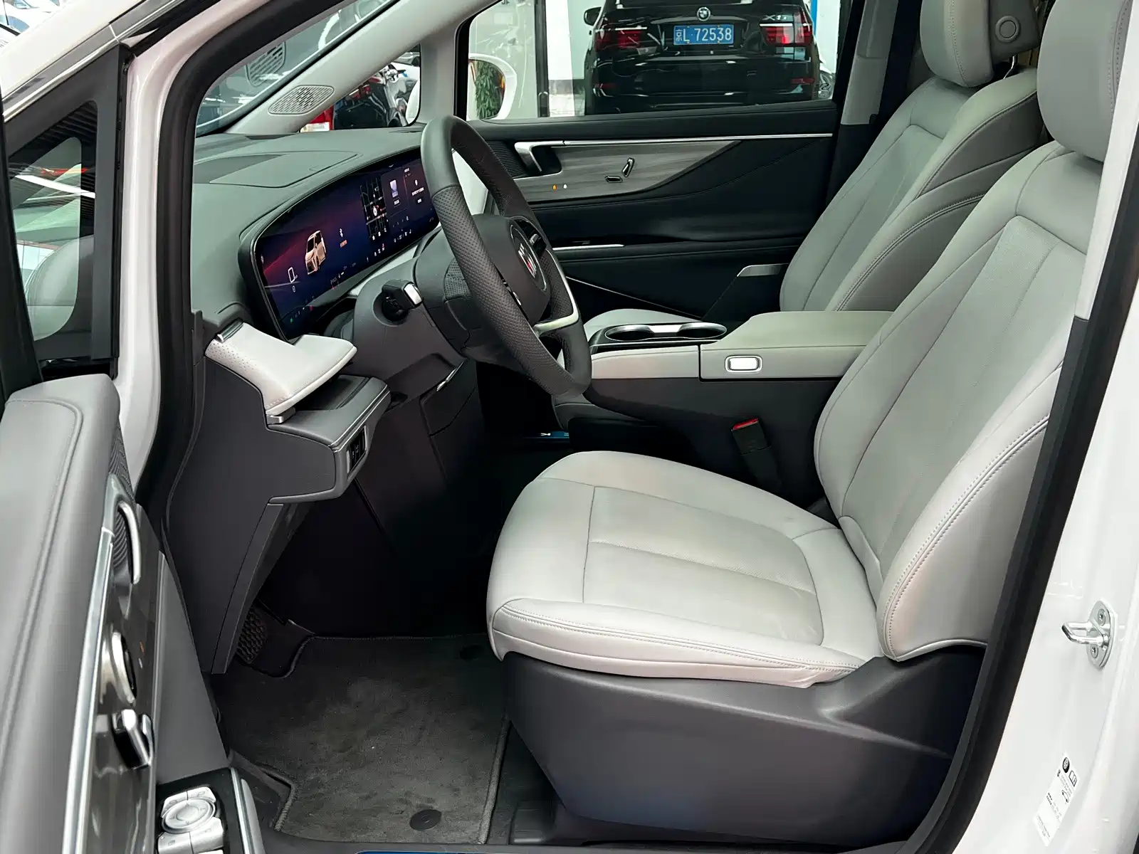 Фото 13 - Buick GL8