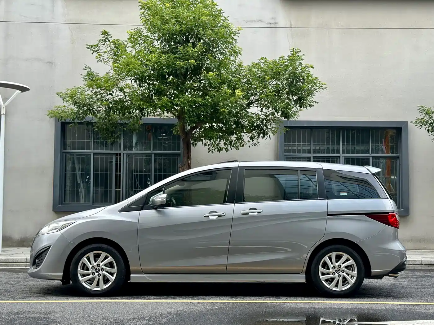 Mazda Mazda5 2016 2013 2.0L Automatic Luxury