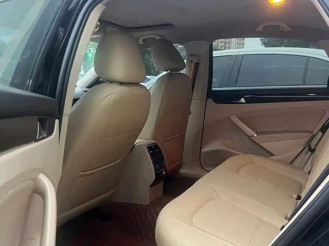 Volkswagen Passat 2014 1.8TSI Automatic Honor Edition фото 7