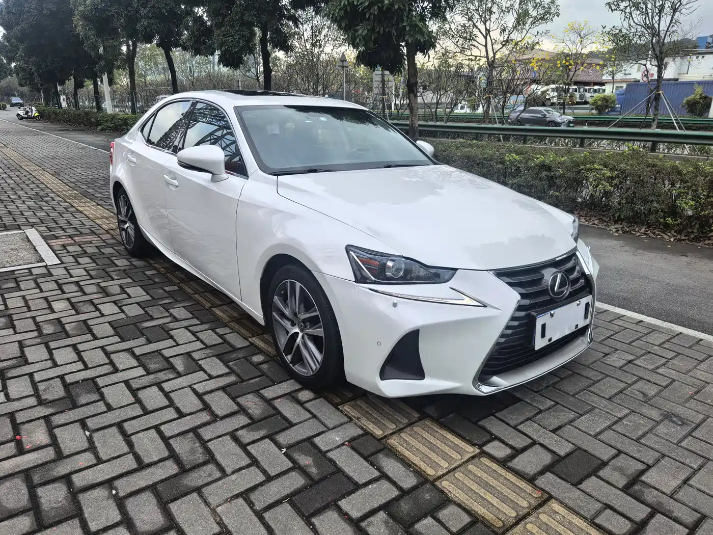 Lexus IS 2017 300 Leading Edition фото 3