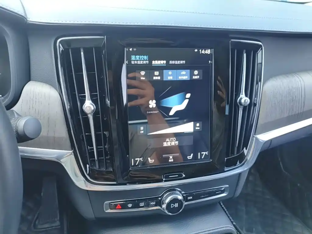 Photo 13 - Volvo S90