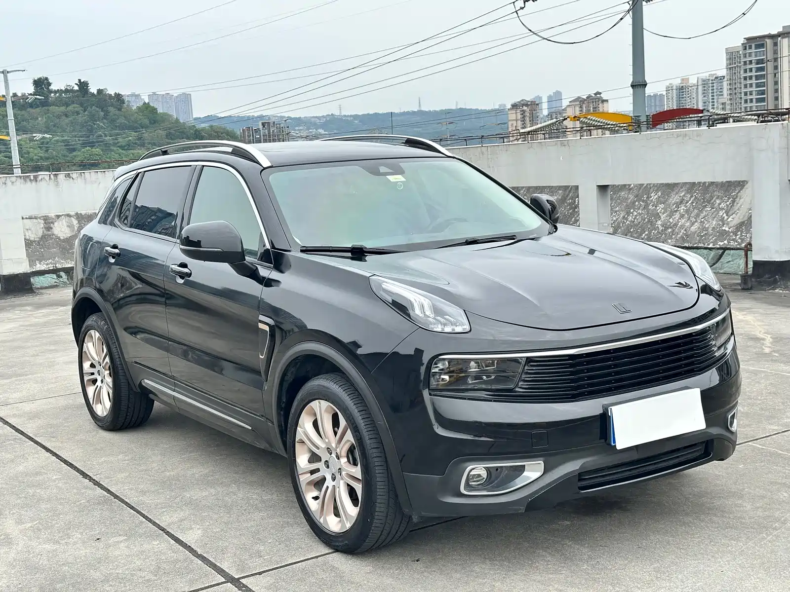 Photo 3 - Lynk & Co 01