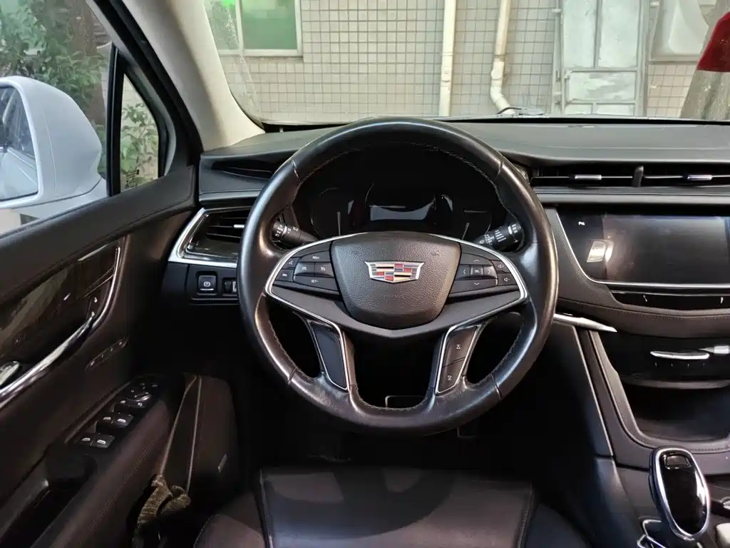 Cadillac XT5 2017 2016 25T Luxury Model