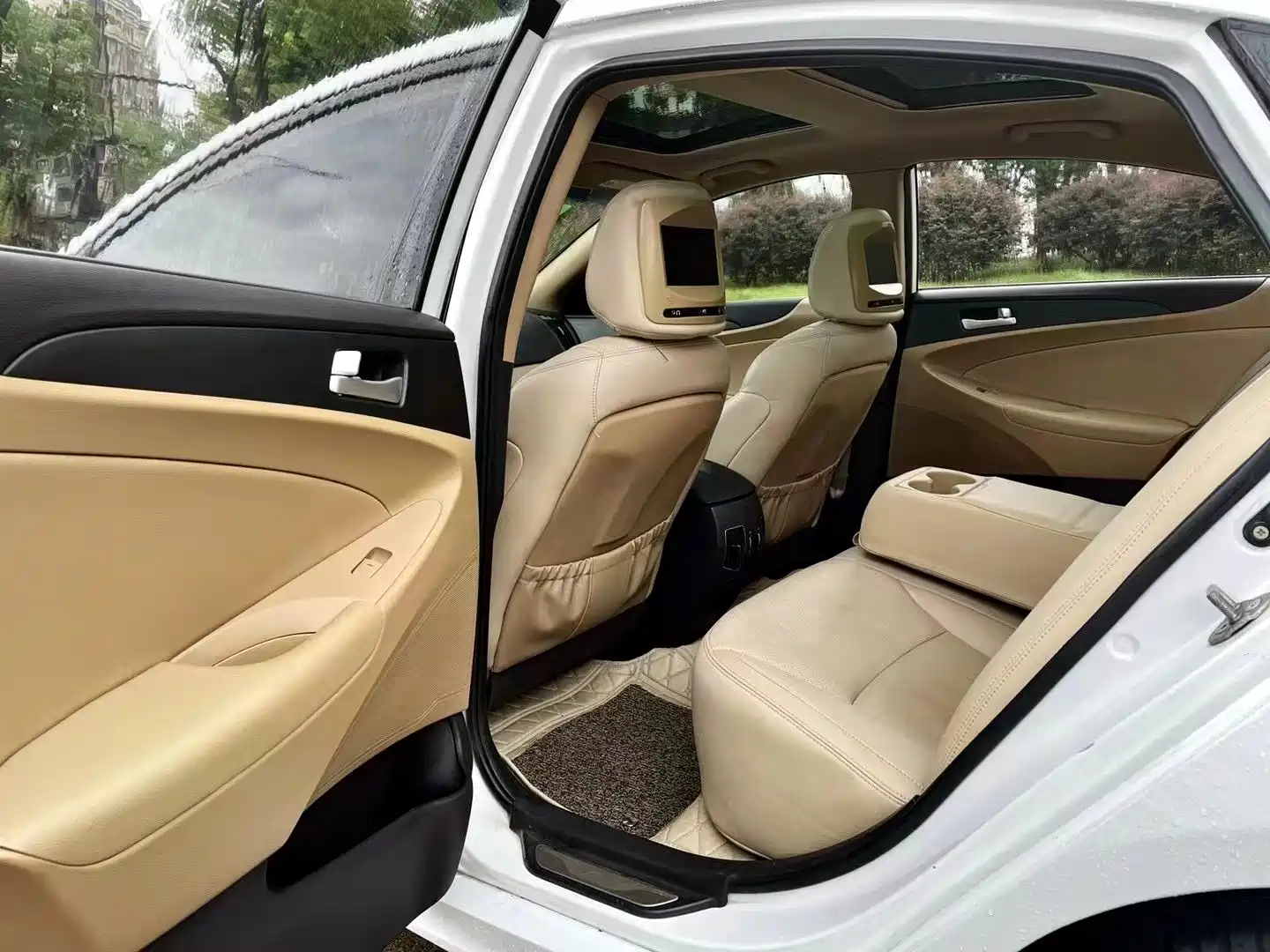Photo 4 - Hyundai Sonata