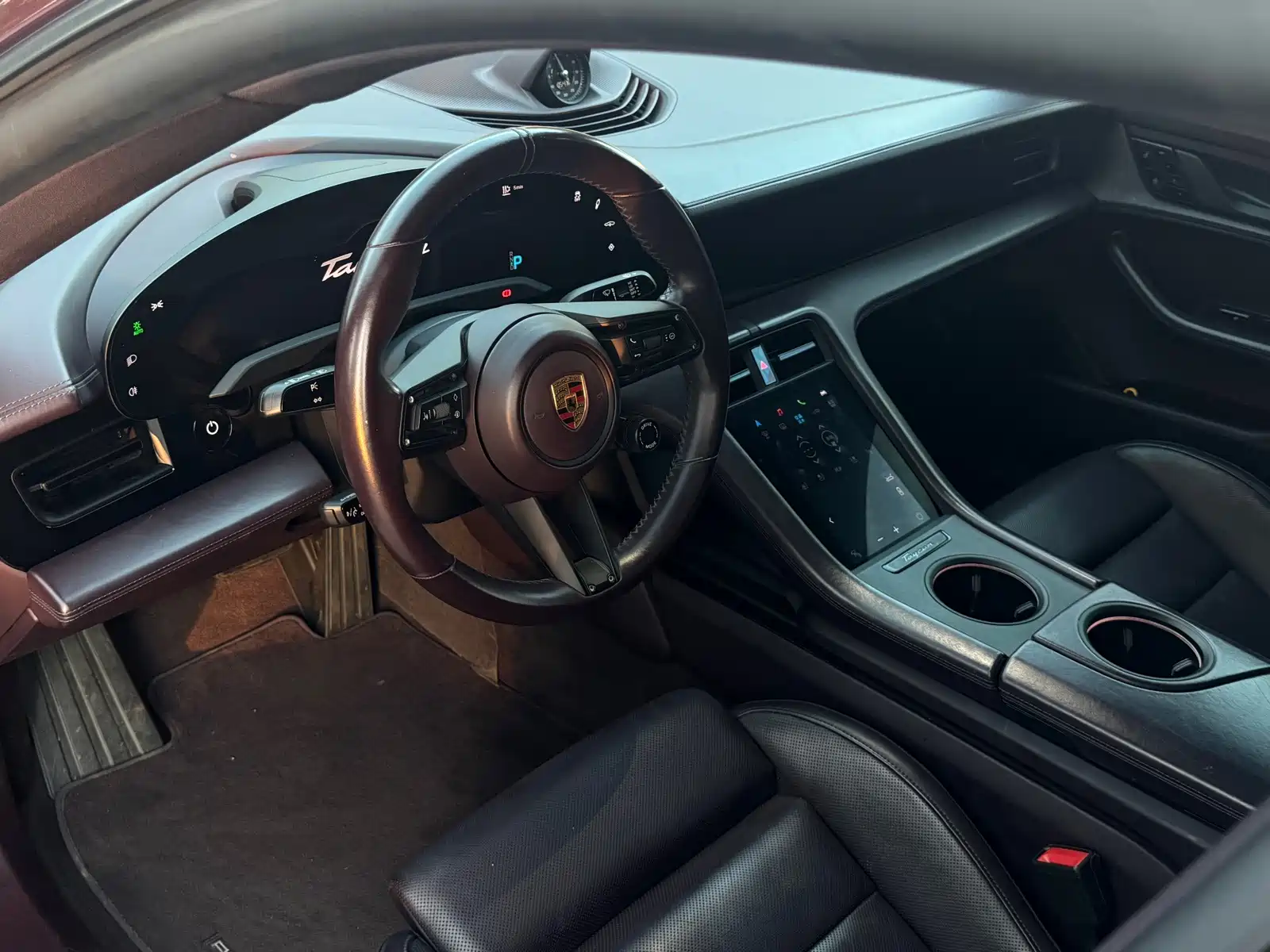 Фото 9 - Porsche Taycan