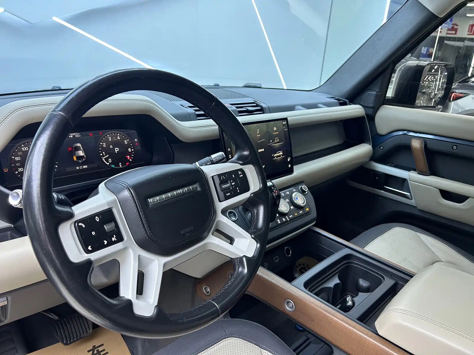 Photo 9 - Land Rover Defender