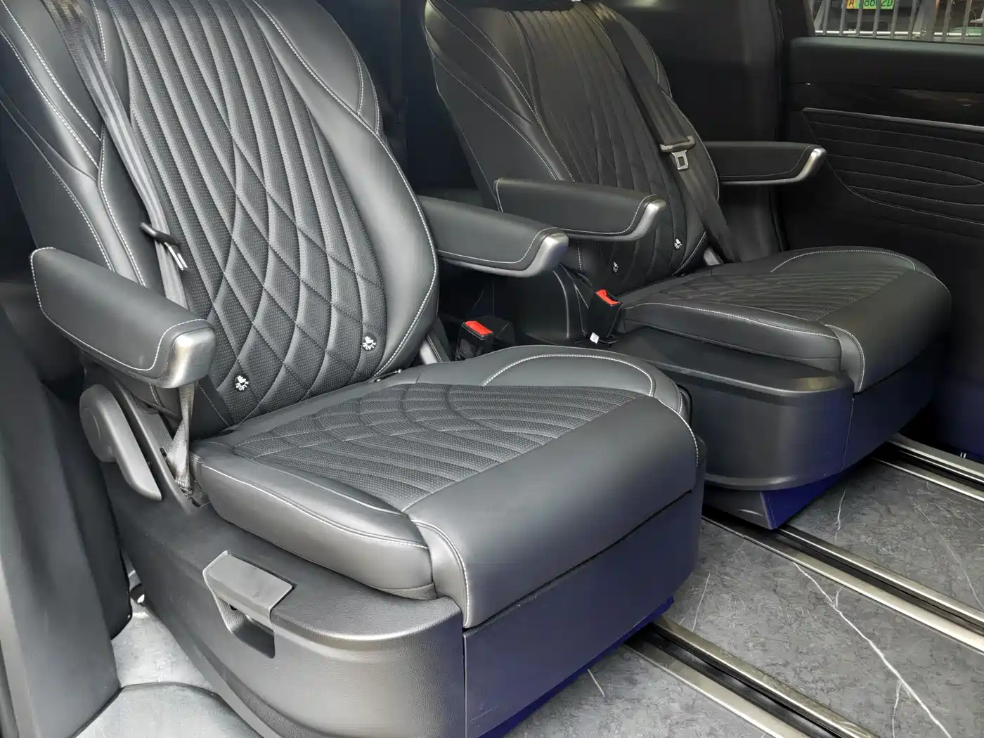 SAIC Maxus Maxus G90 2024 2.0T Stellar 7-Seater фото 10