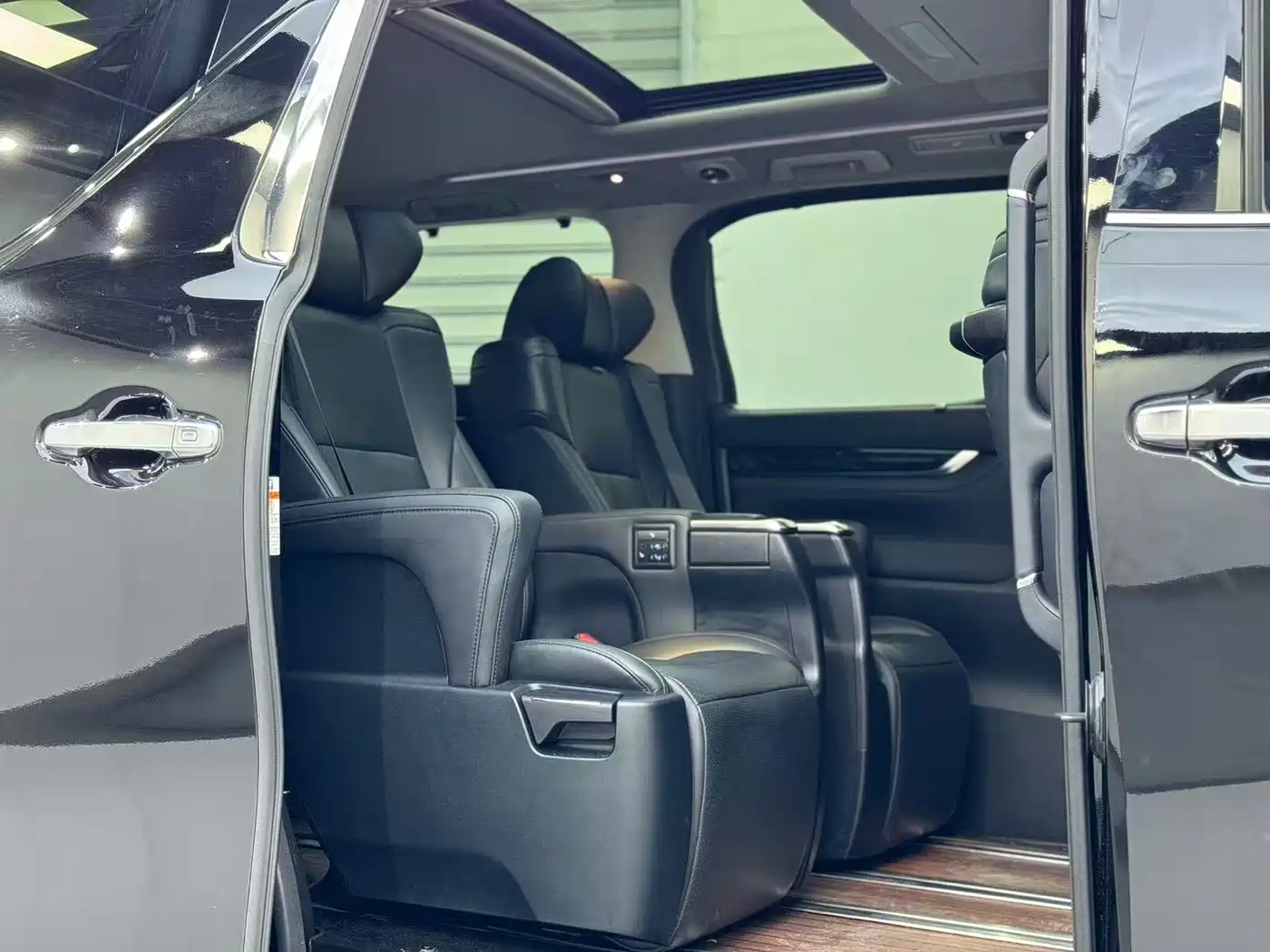 Toyota Vellfire 2024 2023 Crown Hybrid 2.5L HV Luxury