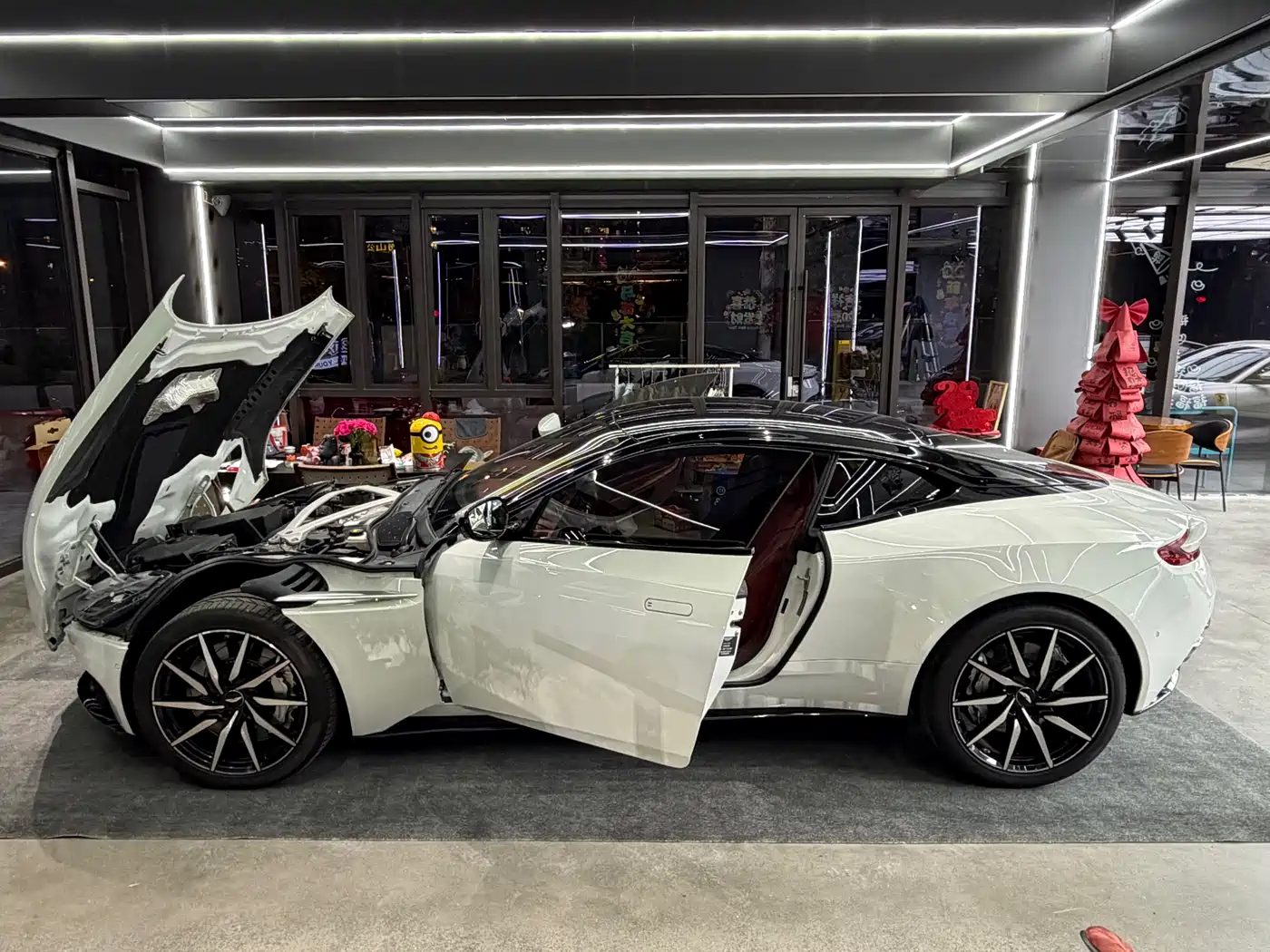 Aston Martin DB11 2018 2019 Model 4.0T V8 Coupe
