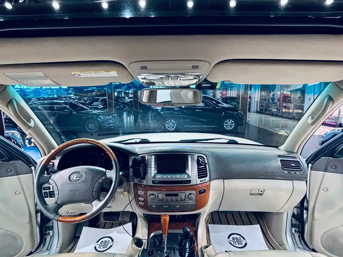 Фото 4 - Lexus LX
