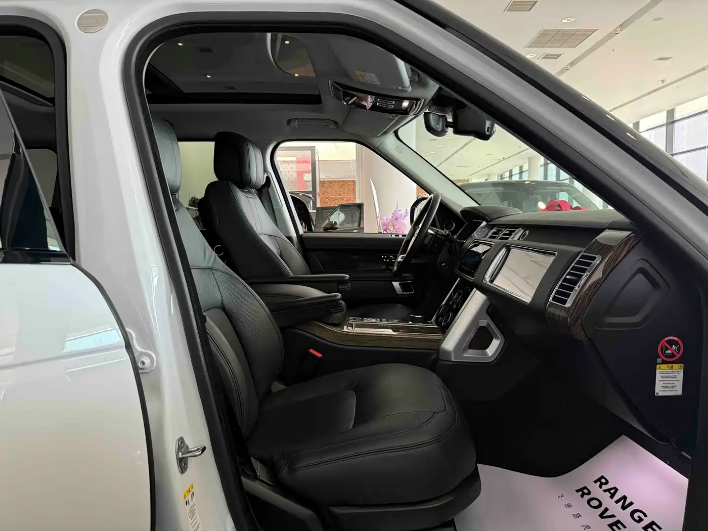 Land Rover Range Rover 2019 3.0 SCV6 Heritage Edition фото 24
