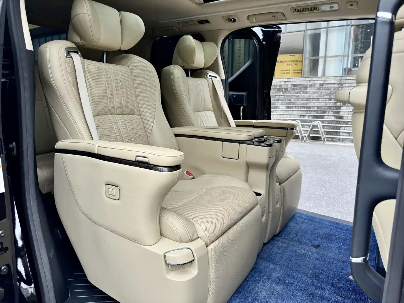 Toyota Alphard 2018 Facelift 3.5L Premium Edition фото 14