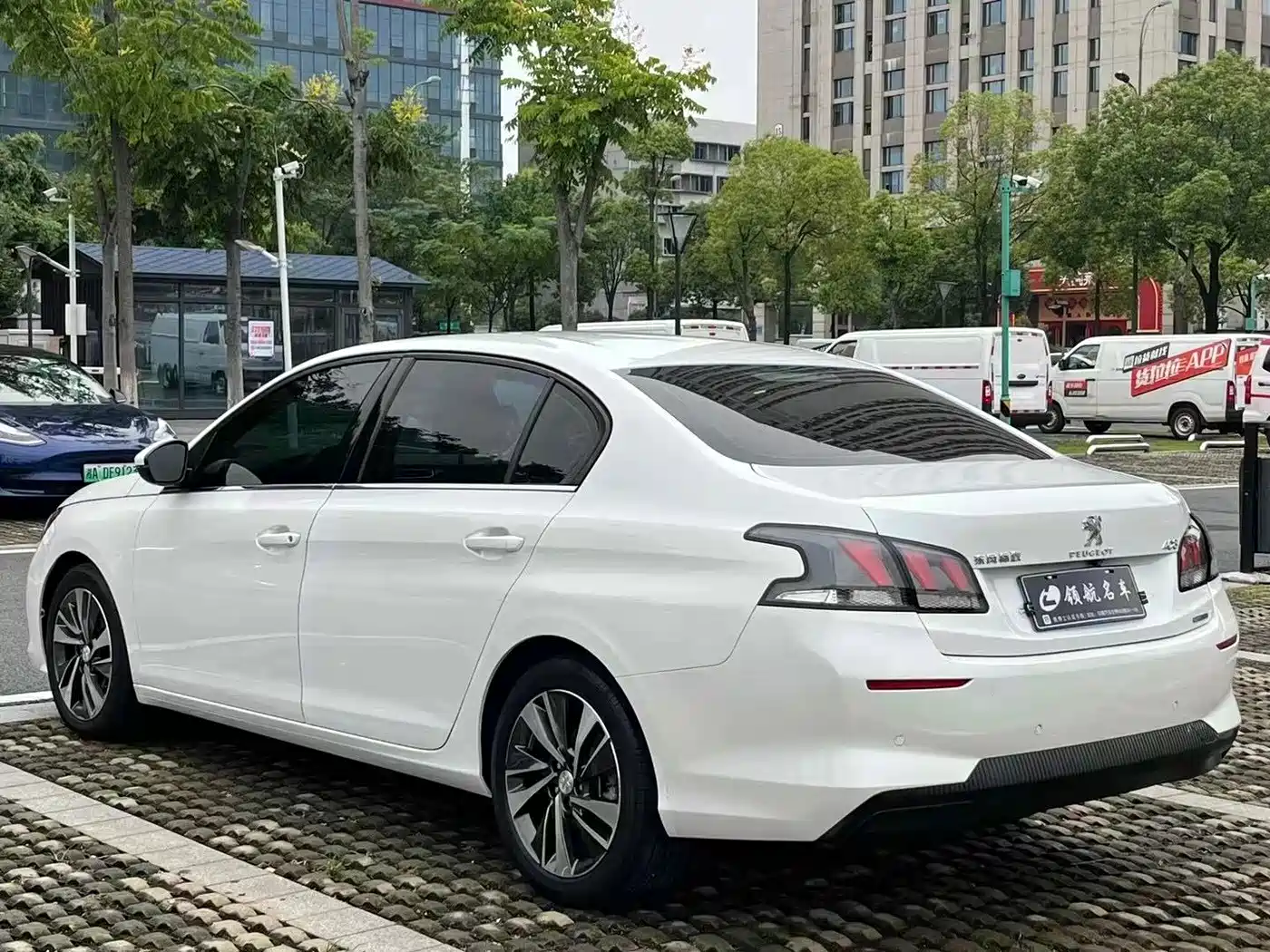 Фото 4 - Peugeot 408