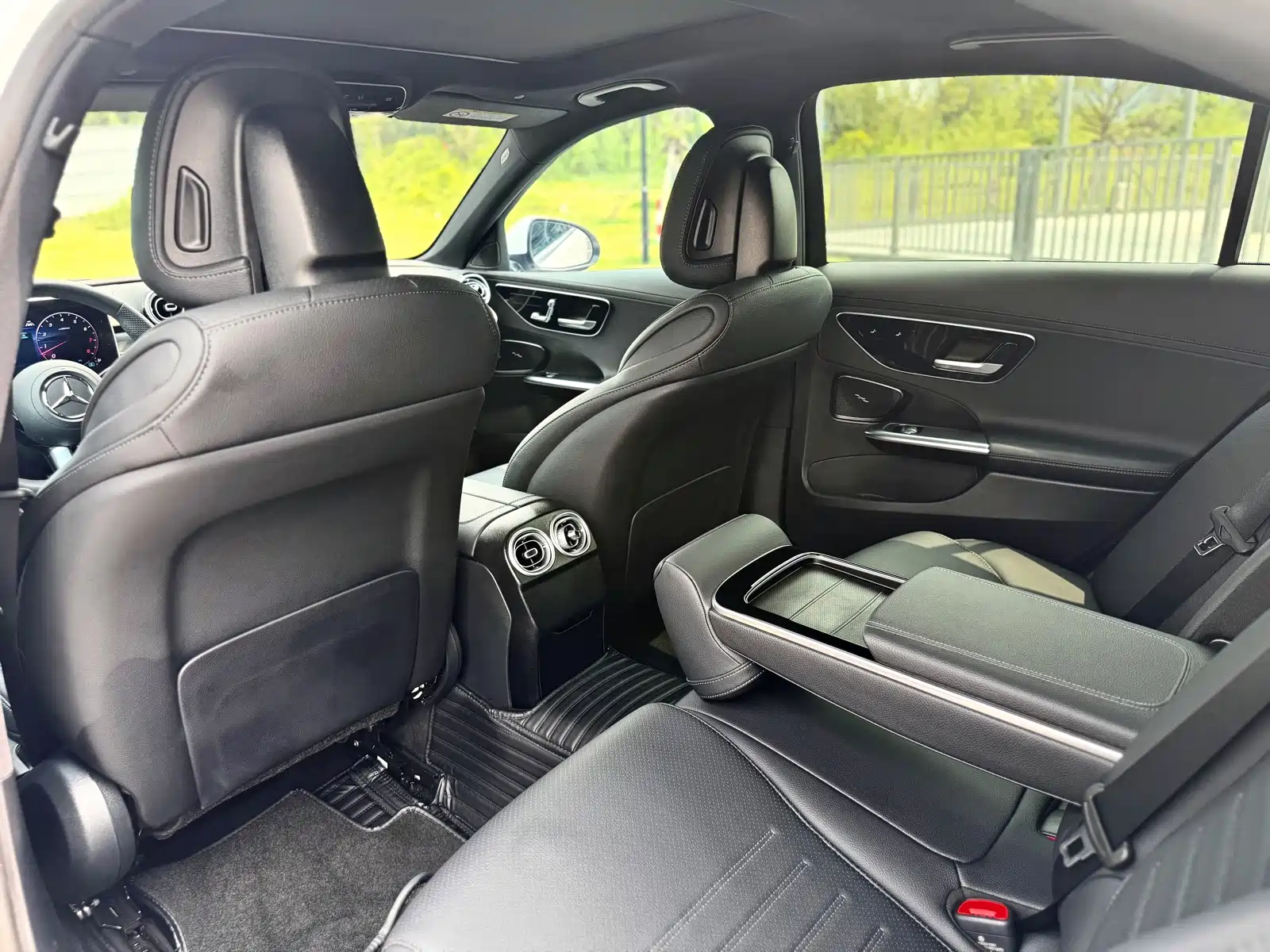 Фото 18 - Mercedes-Benz C-Class