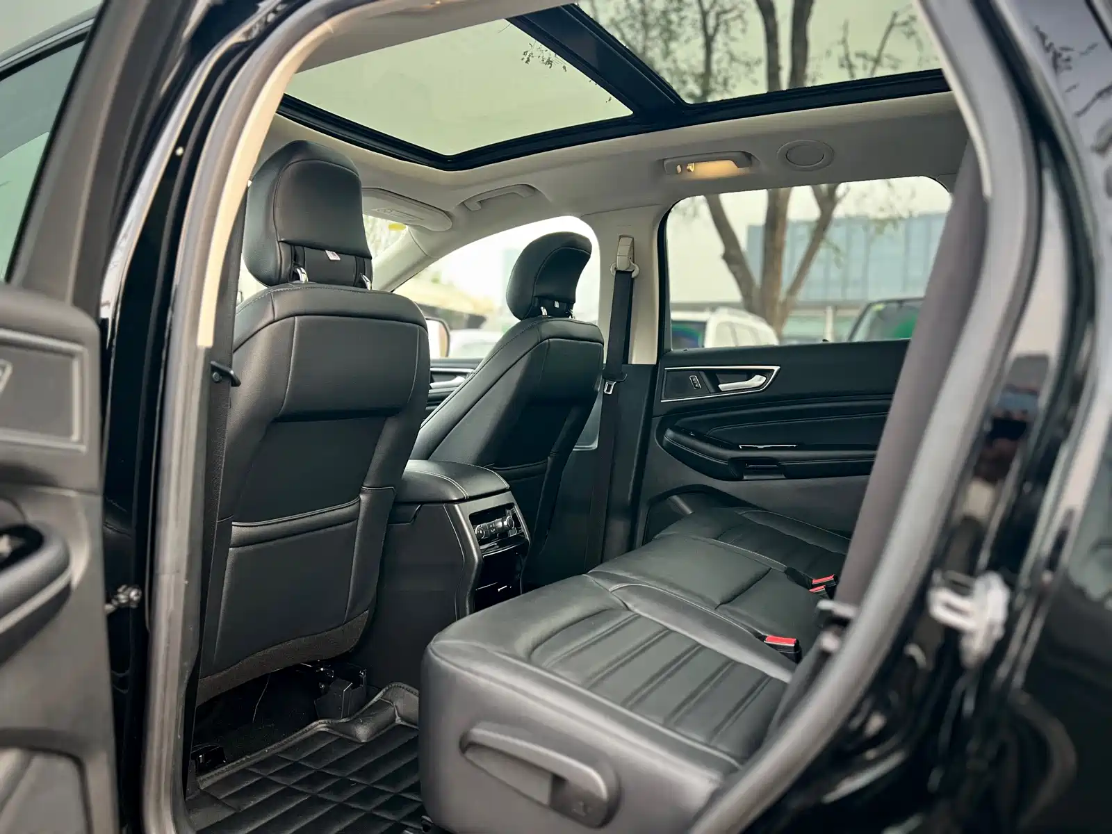 Фото 32 - Ford Edge