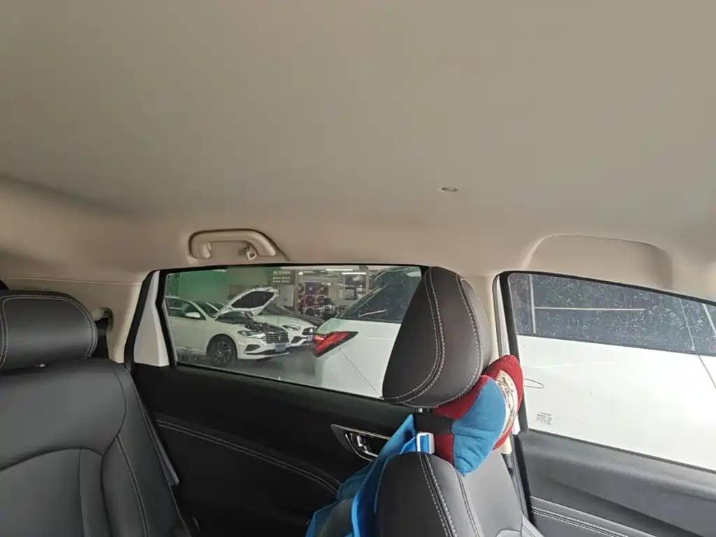 Фото 18 - Geely Vision X3