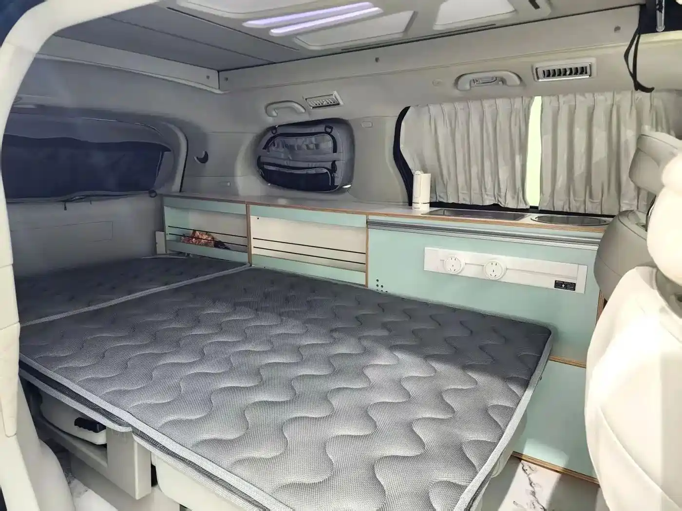 Dongfeng Fengxing Starlight V9 2025 2026 Model 200km Premium Edition 4-seater Pop-top Camper