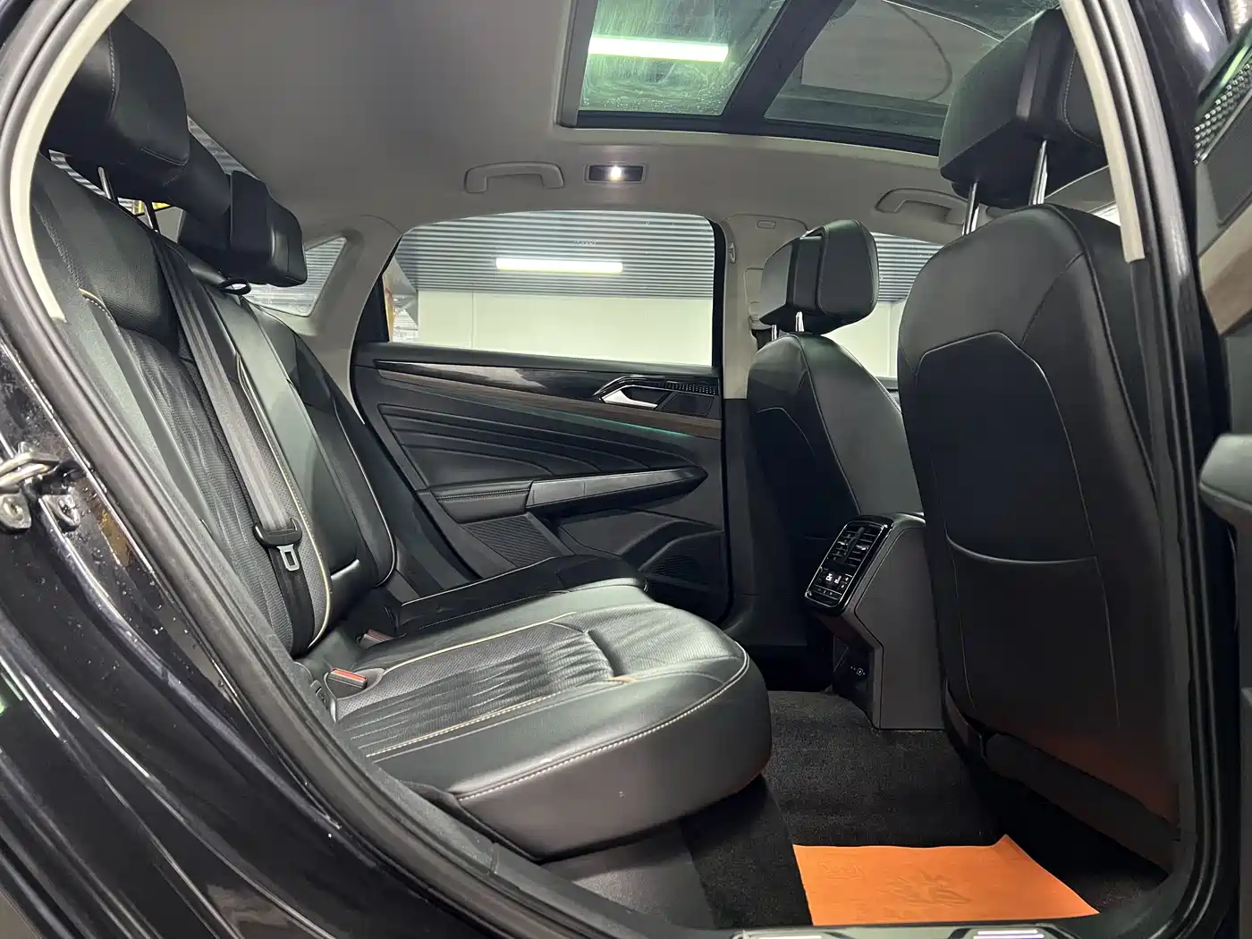 Volkswagen Passat 2021 Model 330TSI Luxury Edition фото 10