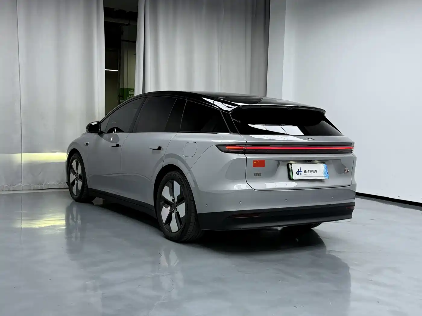 Li Auto i6 2026 2025 2WD Base Model