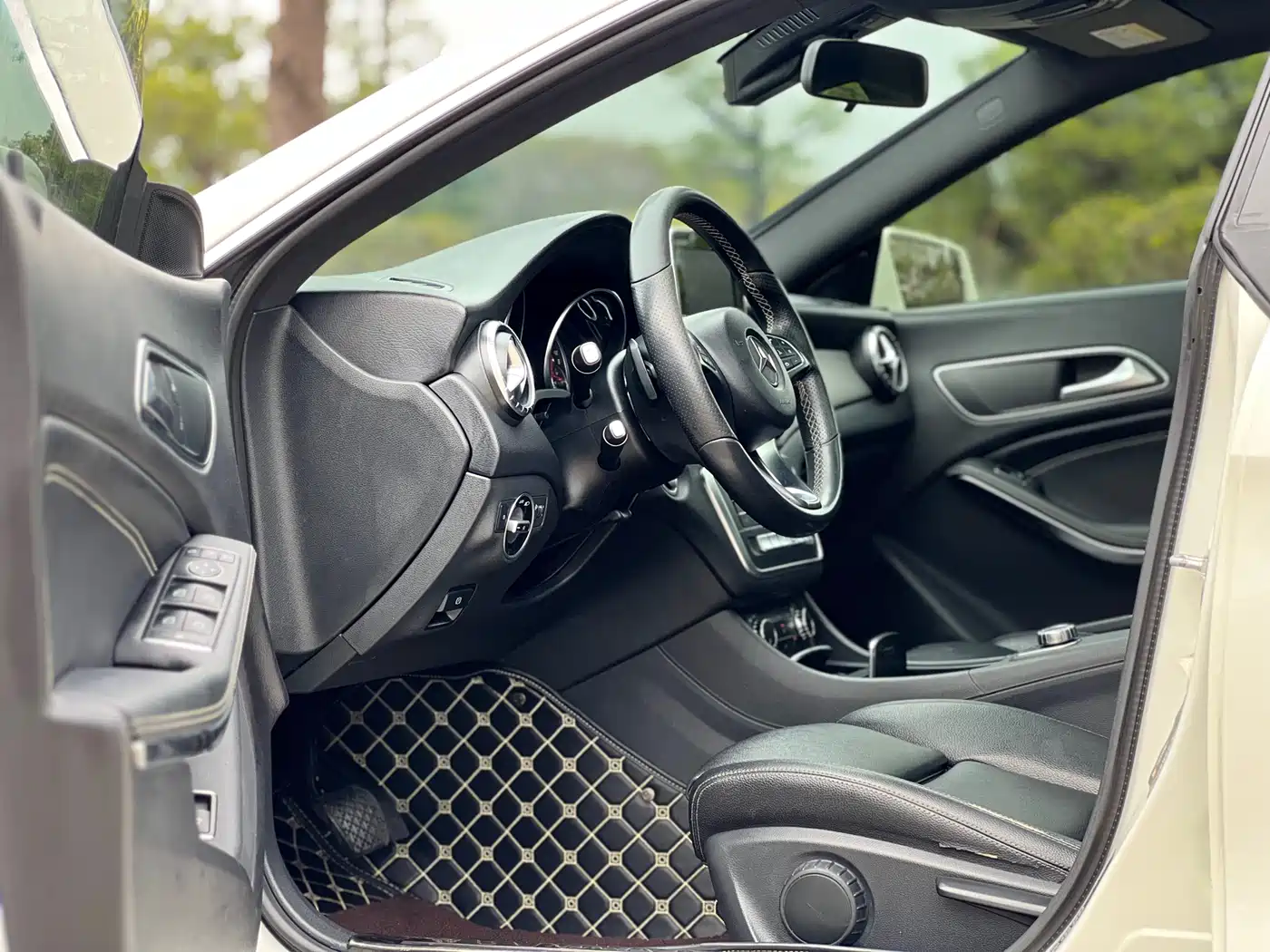 Mercedes-Benz CLA (Import) 2017 CLA 200 Dynamic фото 8