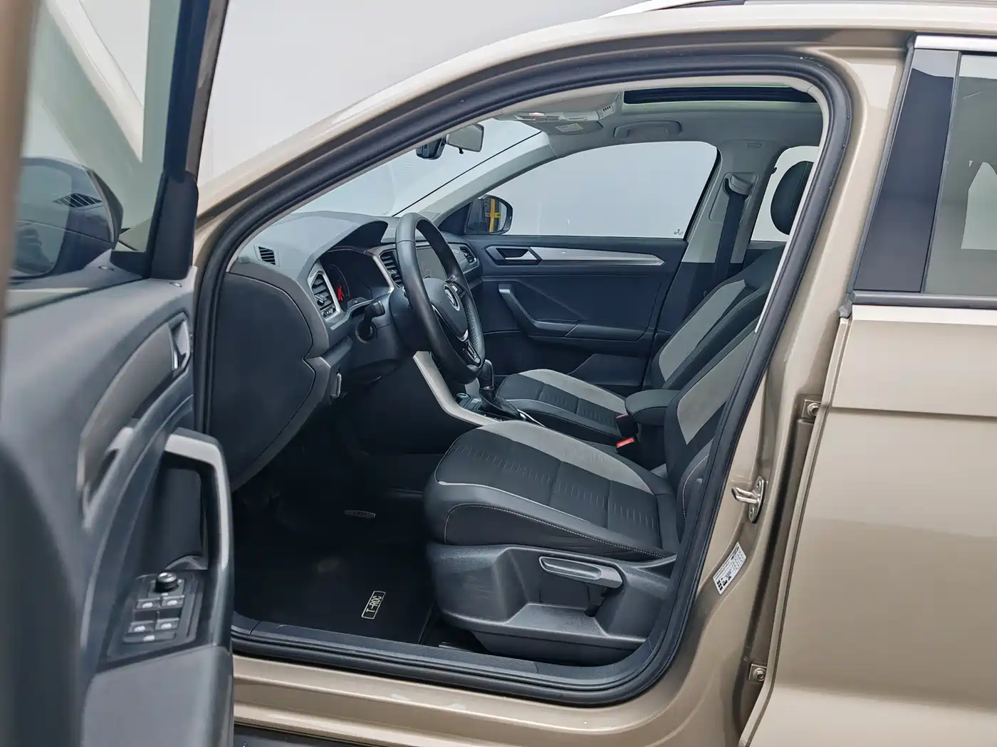 VOLKSWAGEN T ROC EXPLORING SONGS