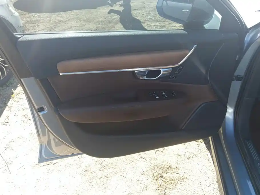 Photo 7 - Volvo S90