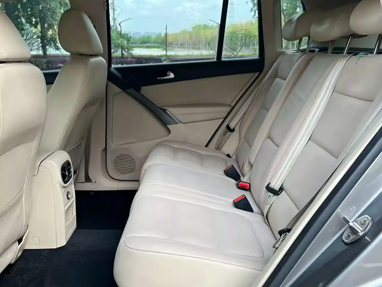 Volkswagen Tiguan 2010 1.8TSI Automatic 2WD Trend фото 9