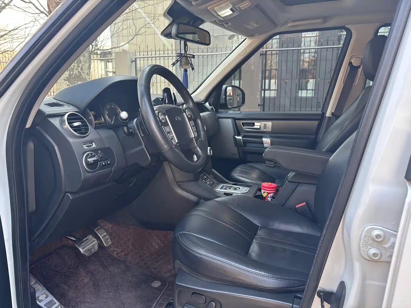 Land Rover Discovery 2015 3.0 SDV6 HSE Diesel фото 2