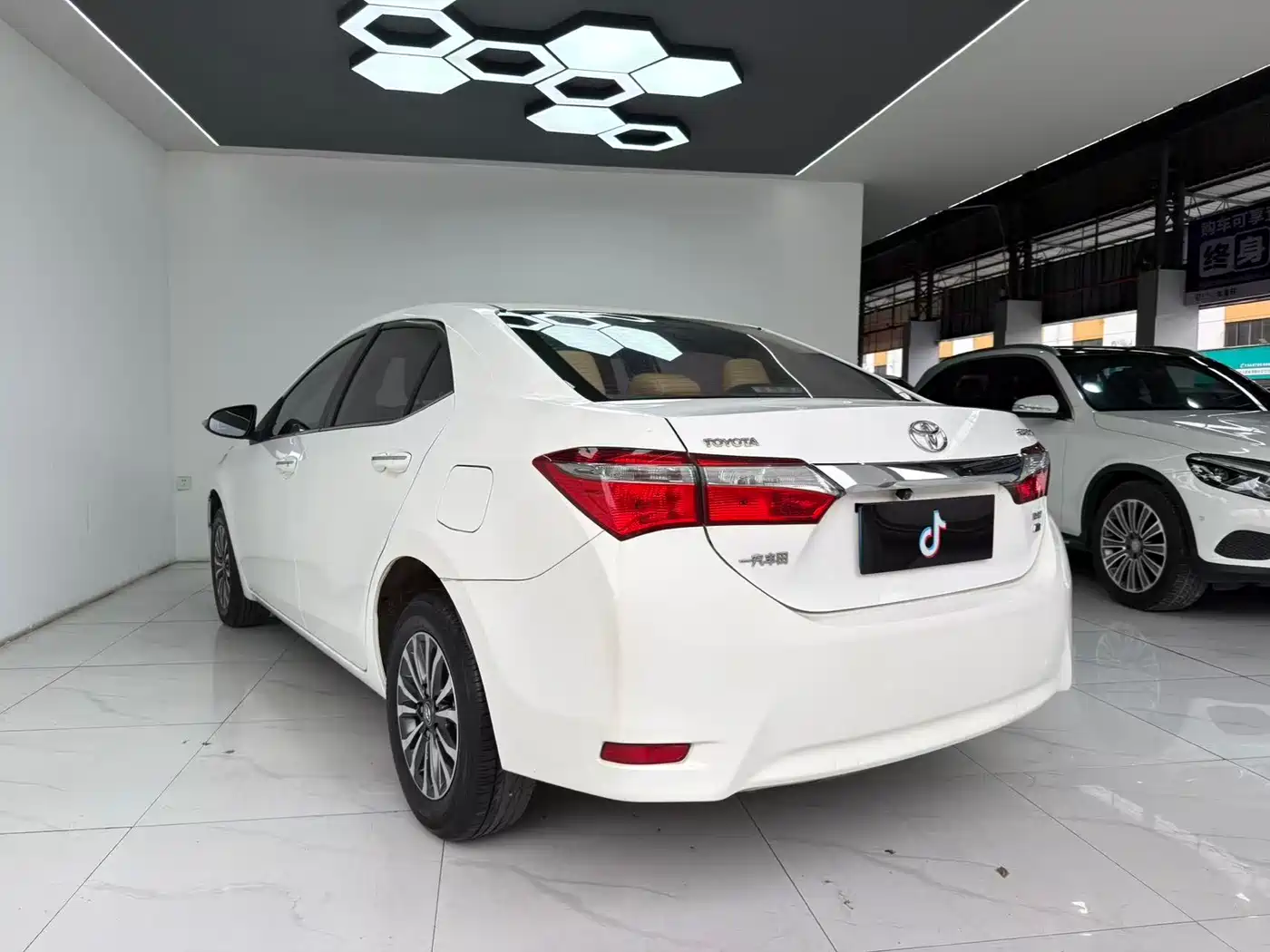 Toyota Corolla 2018 1.2T S-CVT GL Smart Edition фото 9