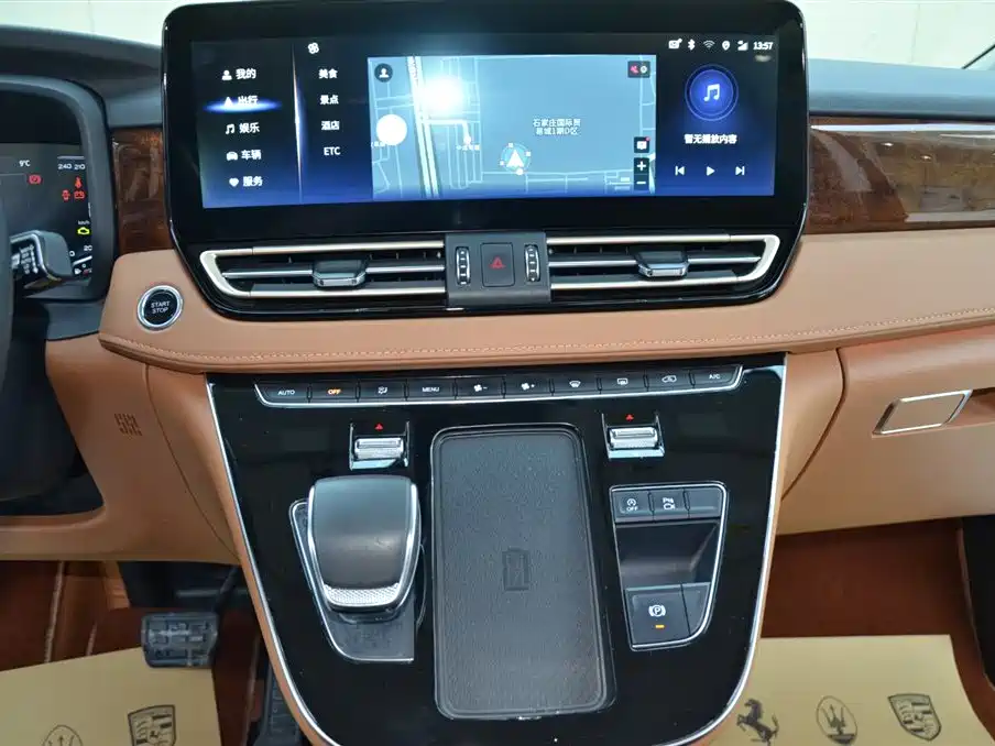 Hongqi HQ9 2023 2.0T Smart Connect Flag Enjoy Edition фото 11