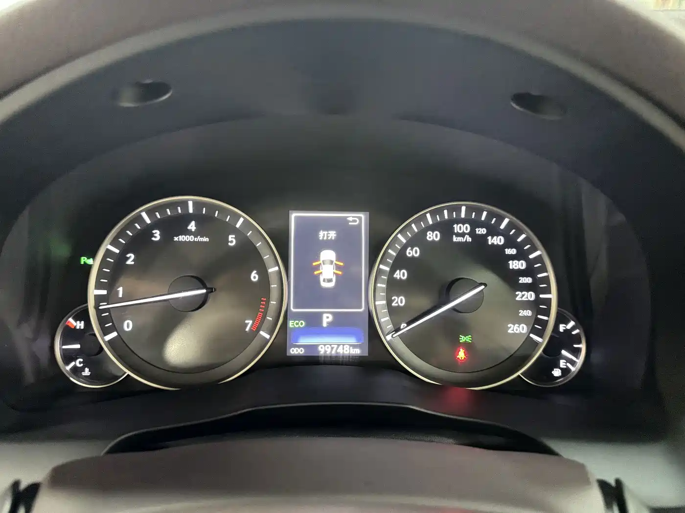 Фото 21 - Lexus ES