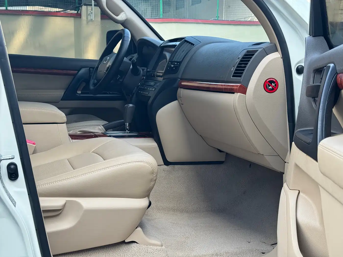 Toyota Land Cruiser (Import) 2015 4.0L V6 Middle East Limited Edition фото 10