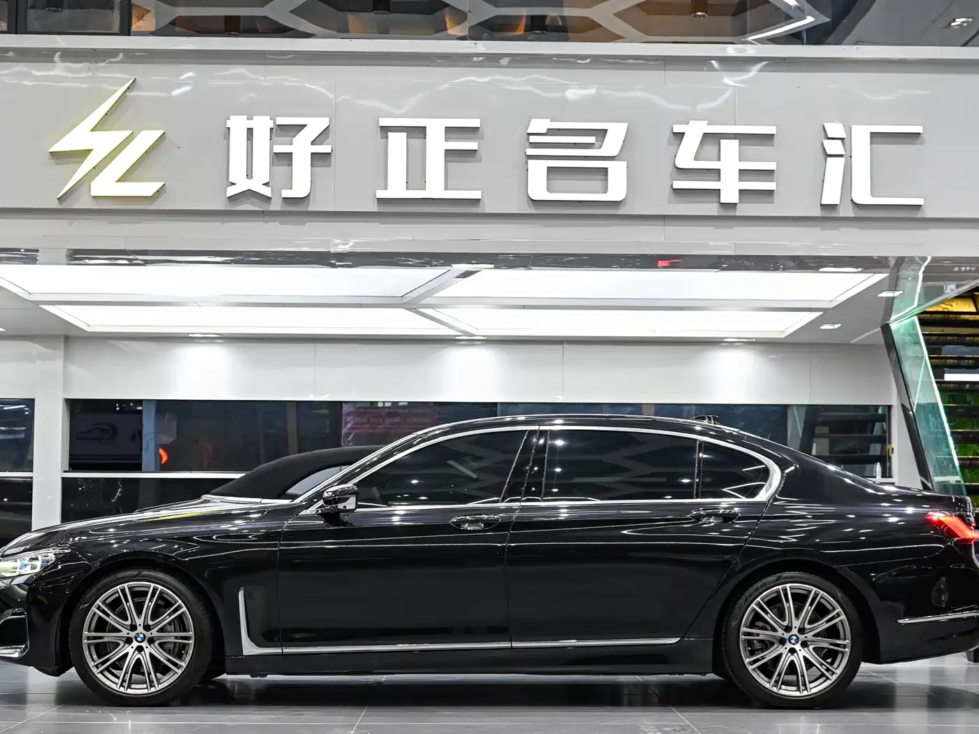 BMW 7 Series 2021 Model 740Li xDrive Executive Luxury Package фото 5
