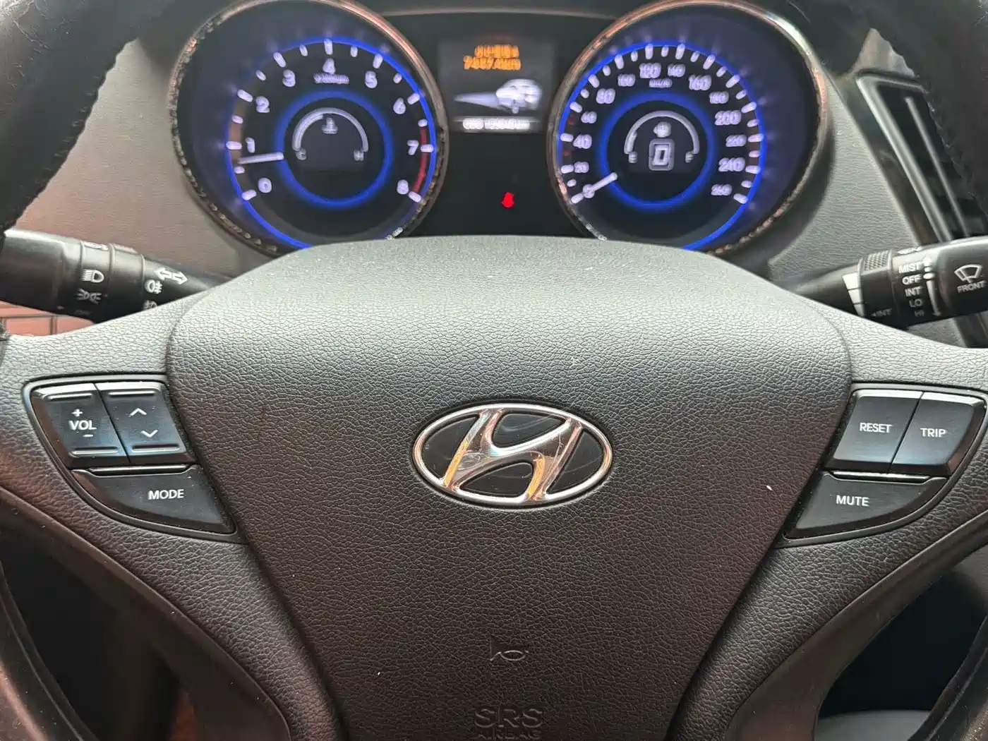 Hyundai Sonata 2013 Model 2.0L Automatic Leading Edition фото 9