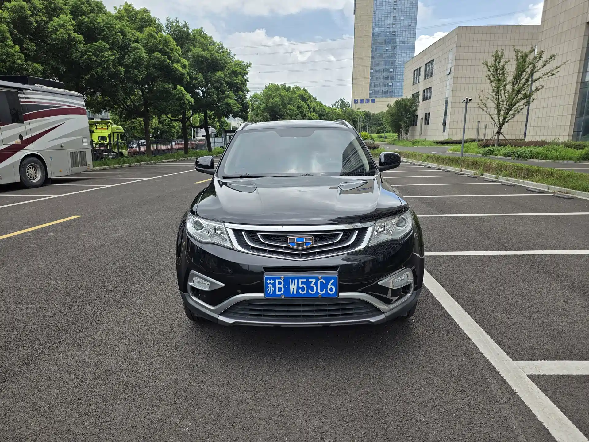 Фото 1 - Geely Atlas