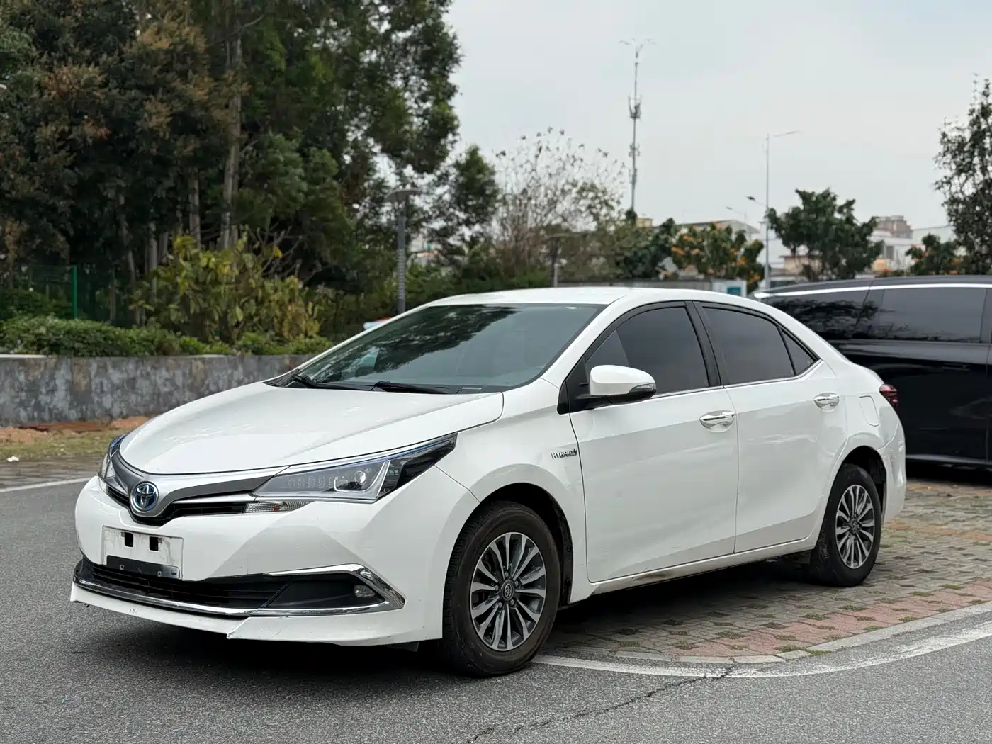 Toyota Corolla 2017 Facelift Hybrid 1.8L E-CVT Pioneer Edition фото 2