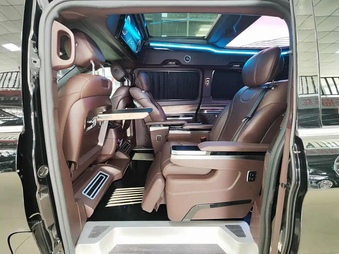 Mercedes-Benz V-Class 2022 V 260 L Long Wheelbase Prestige Edition фото 9